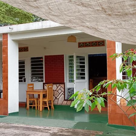 Colibri Taverne & Guest House Gisenyi Exterior foto