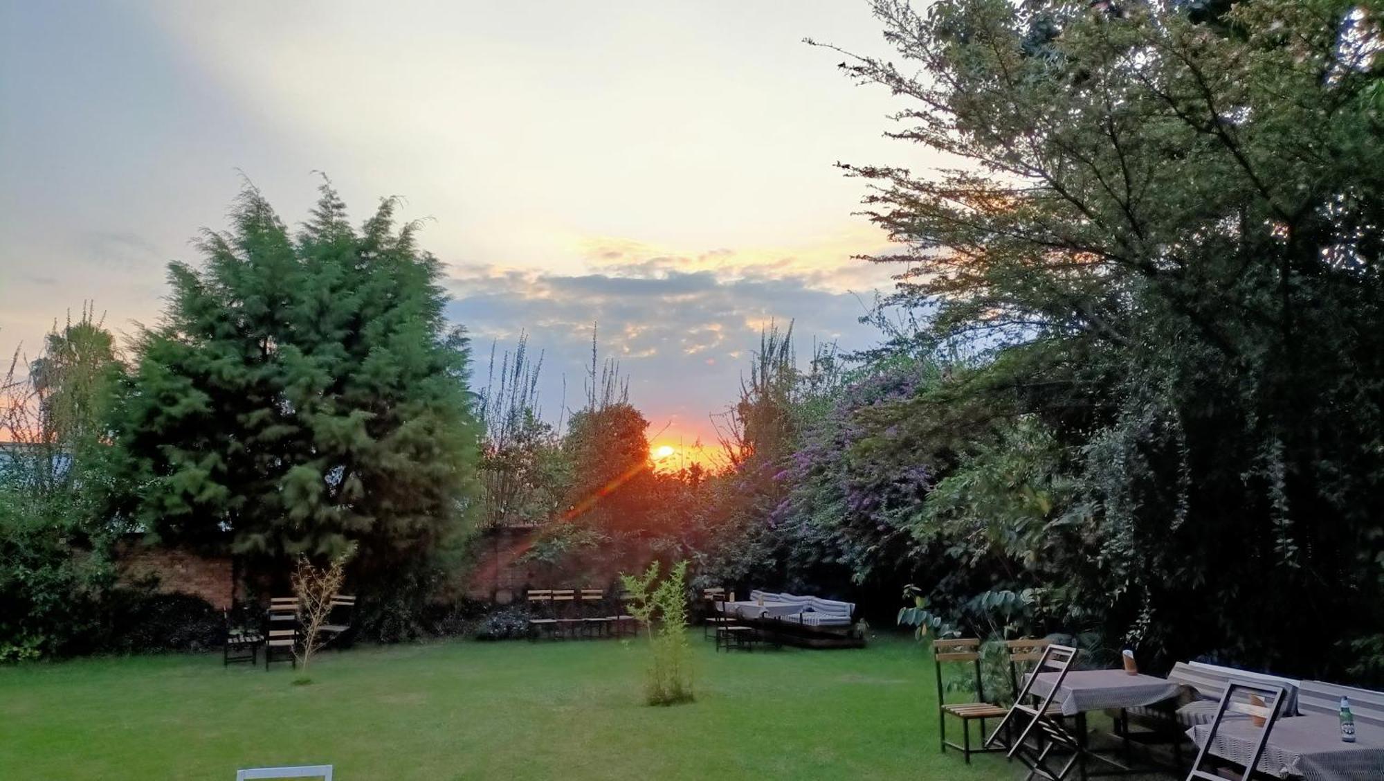 Colibri Taverne & Guest House Gisenyi Exterior foto